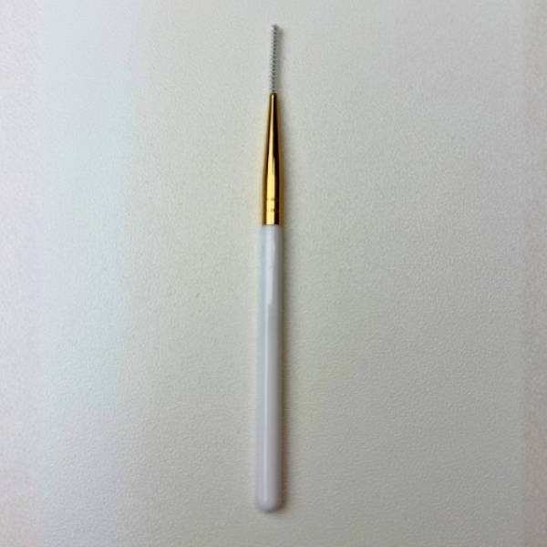 Kleine Augenbrauenbürste